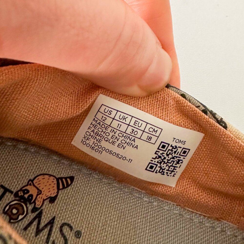 Toms Limited Edition Alpargata Raccoon Print Shoes- Size Youth 12 - NWOT - Picture 9 of 10
